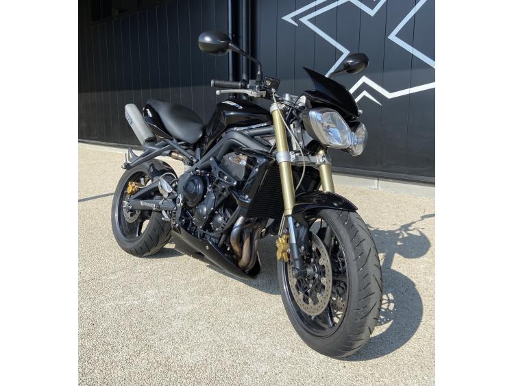 TRIUMPH STREET TRIPLE 675