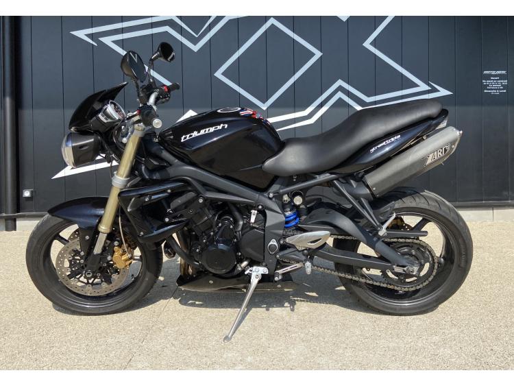 TRIUMPH STREET TRIPLE 675