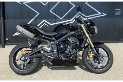 TRIUMPH STREET TRIPLE 675
