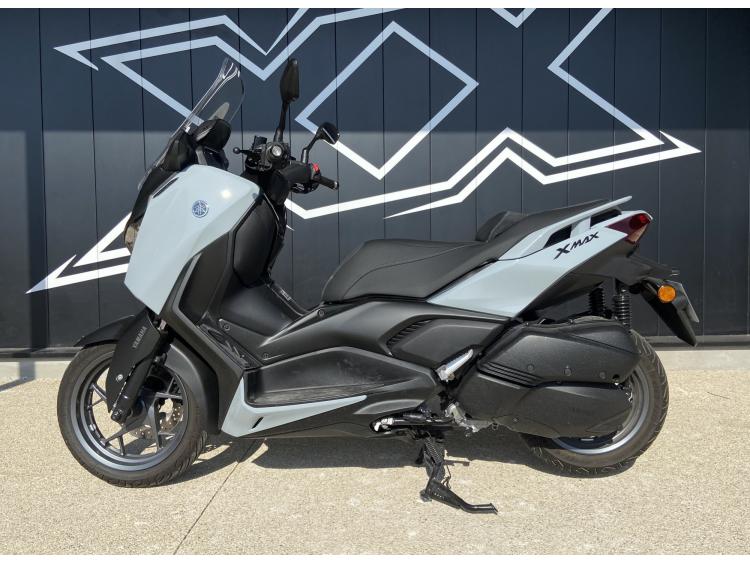 YAMAHA XMAX 300 TECH MAX +